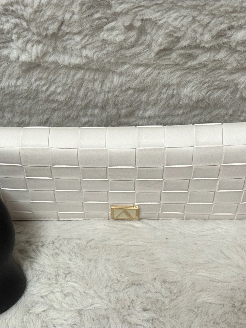 Victoria's Secret White Woven Logo Wallet - Picture 5 of 9